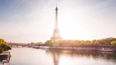 Hiper hata, Eyfel Kulesi, Paris, Fransa
