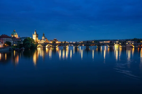 Γέφυρα Του Καρόλου Στο Ηλιοβασίλεμα Πράγα Τσεχία — Φωτογραφία Αρχείου
