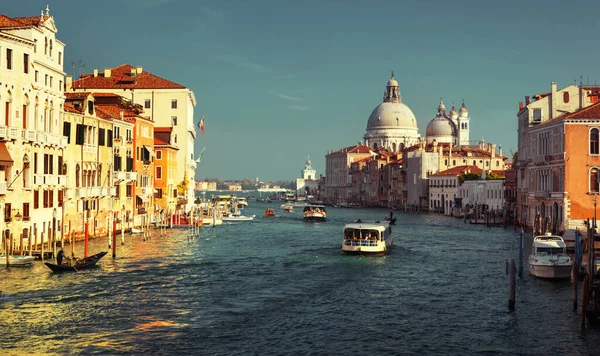 意大利威尼斯大运河和大教堂Santa Maria Della Salute — 图库照片