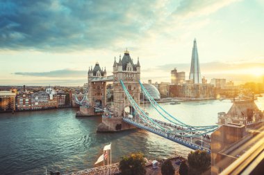 Londra 'daki kule köprüsü.