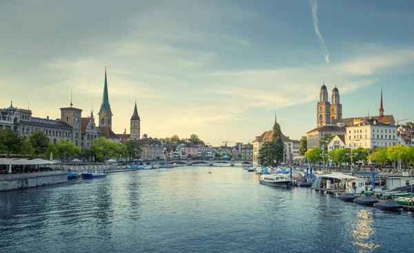 Zúrich Centro Ciudad Con Fraumunster Famoso Grossmunster San Pedro Limmat — Foto de Stock