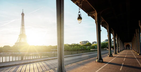 Eiffeltoren Van Bir Hakeim Metalen Brug Ochtend Parijs Frankrijk — Stockfoto