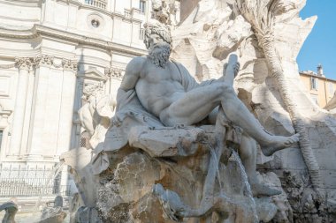 Zeus heykeli Bernini 'nin Roma' daki Navona Meydanı 'ndaki Dört Nehir çeşmesinde.