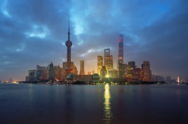 Güneş doğarken Şangay silüeti, Çin