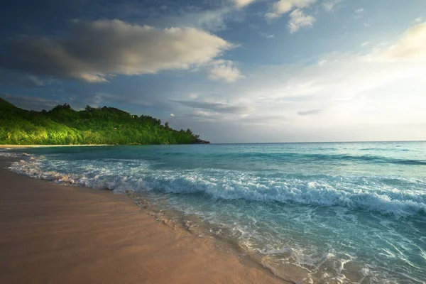 Pôr Sol Perfeito Praia Das Seychelles — Fotografia de Stock