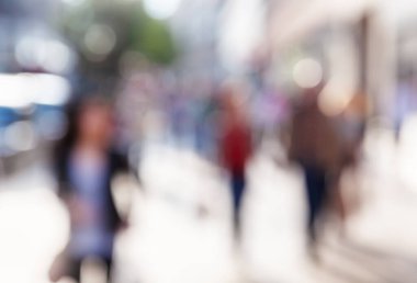 Londra 'nın Bokeh sokağındaki insanlar.
