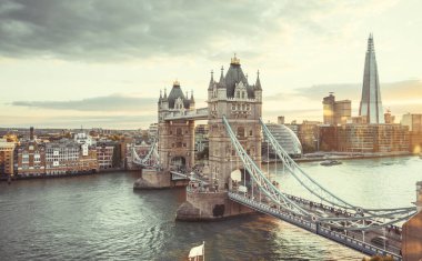 Londra 'daki kule köprüsü.