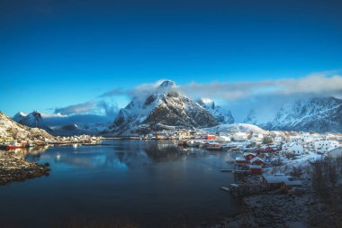 Reine Köyü, Lofoten Adaları, Norveç 'te kar