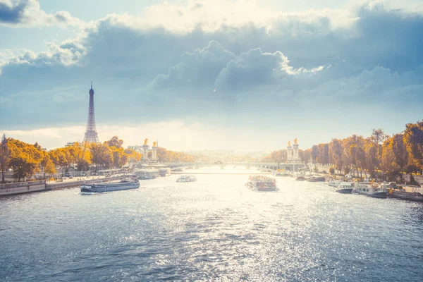 亚历山大三世桥和埃菲尔铁塔 法国巴黎 — 图库照片