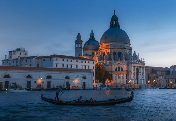 意大利威尼斯圣玛丽亚大教堂日落时的敬礼 — 图库照片