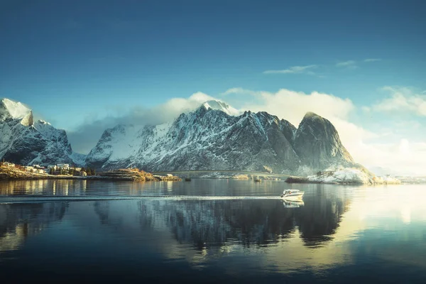 Vissersboot Reine Village Lofoten Eilanden Noorwegen — Stockfoto