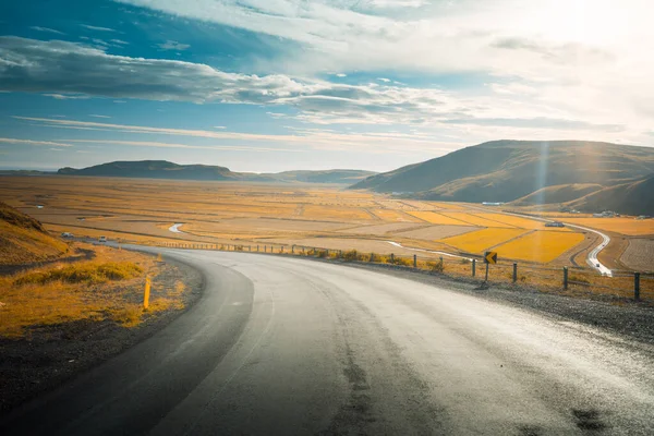 Paisaje Islandés Con Carretera Asfaltada — Foto de Stock