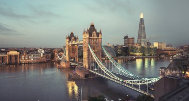 Londra 'daki kule köprüsü.