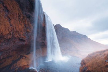 Sonbahar döneminde Seljalandfoss Şelalesi, İzlanda