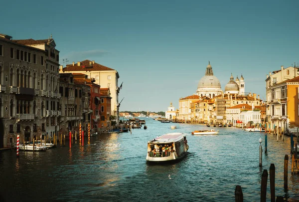 意大利威尼斯大运河和大教堂Santa Maria Della Salute — 图库照片