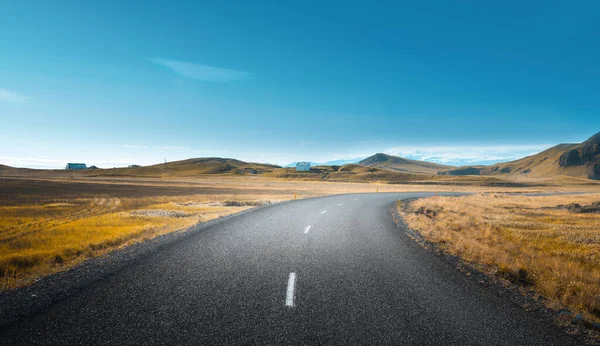 Paisagem Islandesa Com Estrada Asfalto — Fotografia de Stock