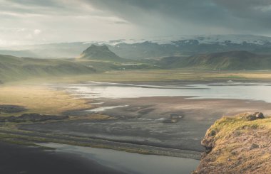 Dağdan manzara, yaz günbatımı, İzlanda