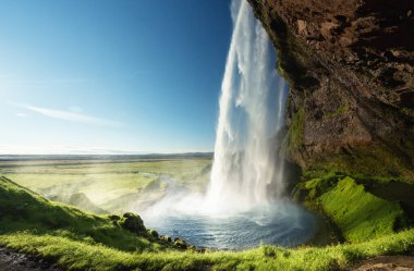 Yaz mevsiminde Seljalandfoss Şelalesi, İzlanda