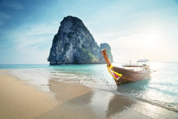 เวลาพระอาท าวพระนาง หาดอ าวนาง งหว ดกระบ ประเทศไทย — ภาพถ่ายสต็อก