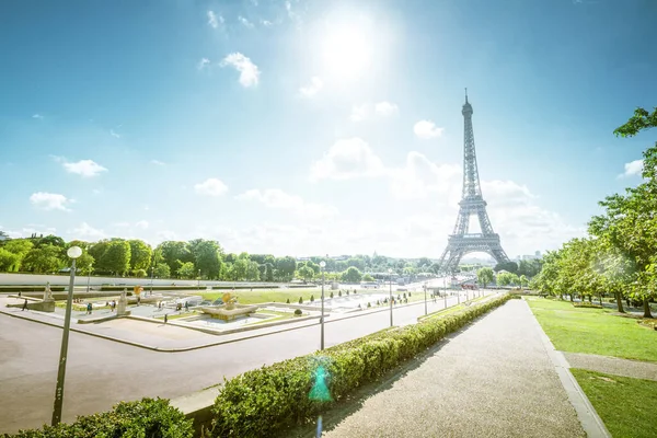 Manhã Ensolarada Torre Eiffel Paris França Imagens De Bancos De Imagens Sem Royalties