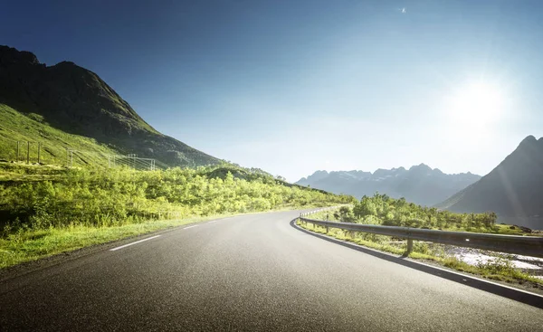 Estrada Verão Montanha Ilhas Lofoten Noruega — Fotografia de Stock