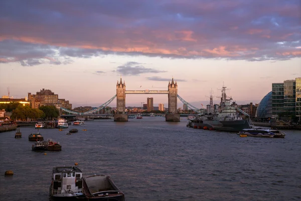 Tower Bridge Pôr Sol Londres Reino Unido Fotos De Bancos De Imagens