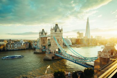 Londra 'daki kule köprüsü.