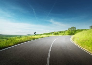 Toskana İtalya 'da asfalt yol