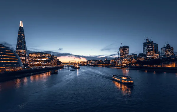 英国タワーブリッジからロンドンのスカイライン — ストック写真