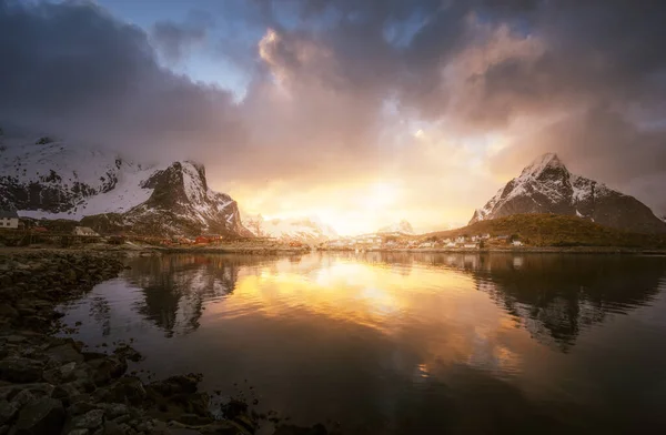 Zachód Słońca Nad Reine Wyspy Lofoten Norwegia — Zdjęcie stockowe