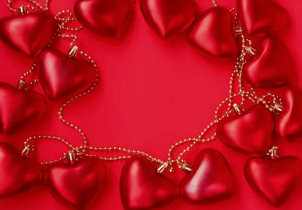 Valentinstag Hintergrund Girlande Aus Scharlachroten Herzen Auf Rotem Papier Platz — Stockfoto
