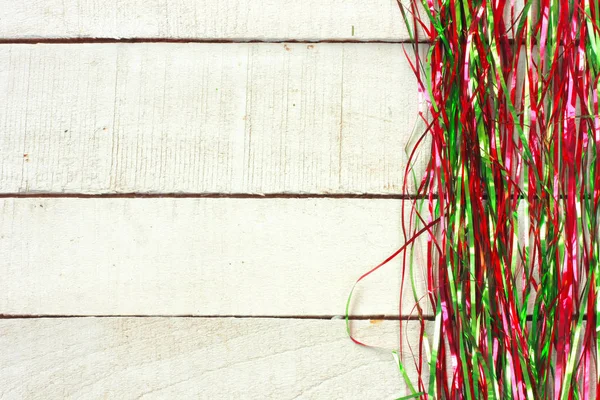 Año Nuevo Fondo Navidad Borde Oropel Verde Rojo Mesa Madera —  Fotos de Stock