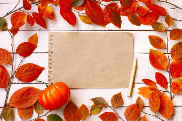 Herfst Achtergrond Met Takken Kleurrijke Herfst Bladeren Notebook Papier Blad — Stockfoto
