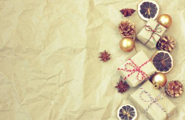 Noel vintage sınır, hediye kutusu, altın top, anason