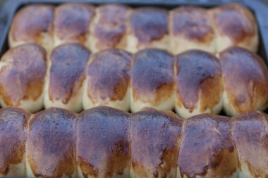 Taze köfteler ev yapımı pasta: leziz doldurulmuş turtalar.