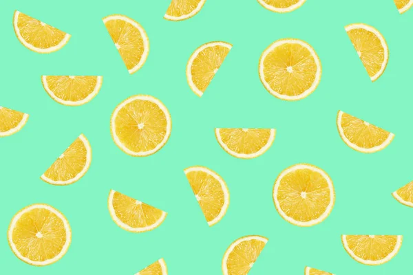 Lemon slices on mint backgrounds — Stock Photo, Image