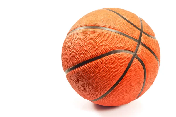 Basketbol beyazda izole 