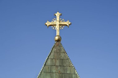 Altın Haç Kilisesi üzerinde mavi gökyüzü