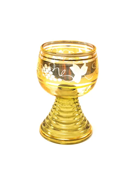 Antikes vergoldetes Weinglas isoliert auf weißem Hintergrund — Stockfoto