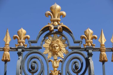 Versay Sarayı 'nın Cour d' Honneur Kapıları