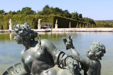 Versailles Sarayı 'ndaki çeşmenin ayrıntıları.