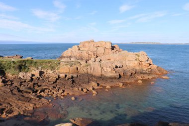 Cote de granit gülü ya da Pembe Granit Sahili, Fransa