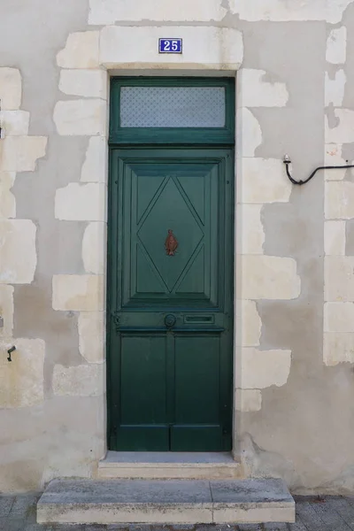 フランスのラ フロット市にある古代のドア — ストック写真