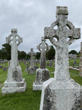 İrlanda 'daki Klonmakgürültü Manastırı