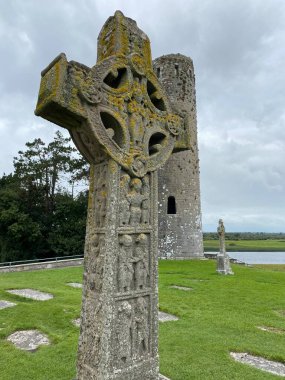 İrlanda 'daki Klonmakgürültü Manastırı