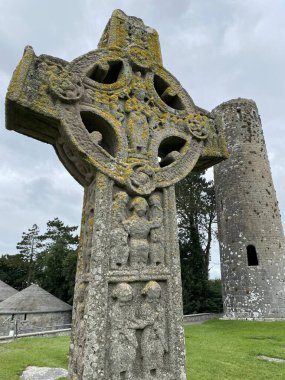 İrlanda 'daki Klonmakgürültü Manastırı