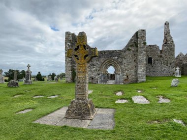 İrlanda 'daki Klonmakgürültü Manastırı