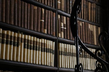 İrlanda, Dublin 'deki Trinity Koleji' nin Eski Kütüphanesi