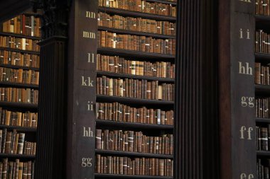 İrlanda, Dublin 'deki Trinity Koleji' nin Eski Kütüphanesi