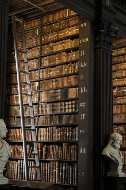 İrlanda, Dublin 'deki Trinity Koleji' nin Eski Kütüphanesi